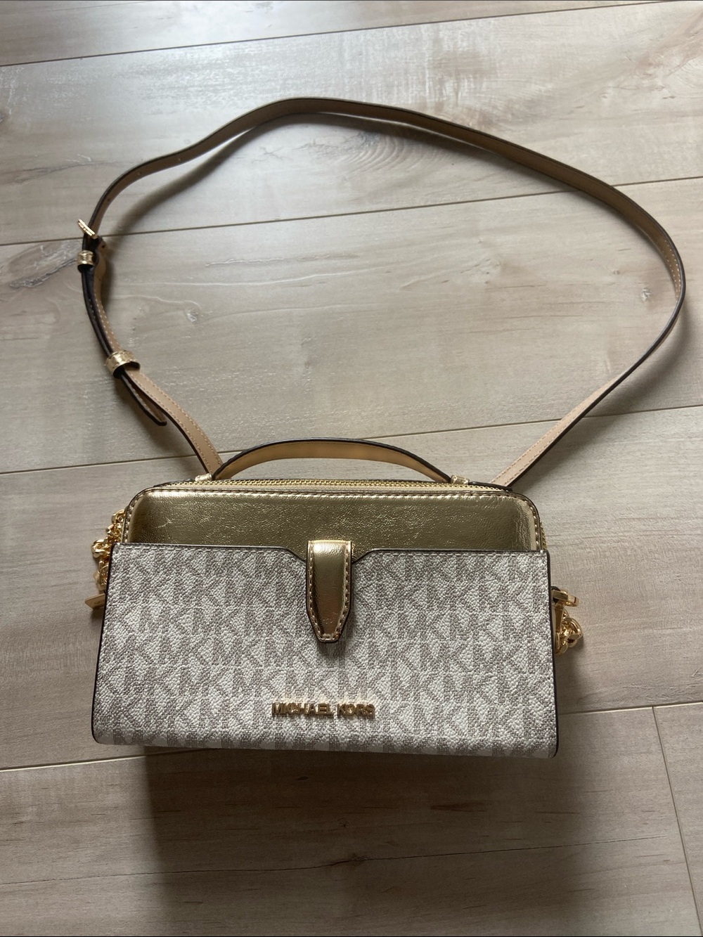 Michael Kors Crossbody Bag